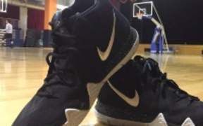 Nike Kyrie 4开箱评测_Kyrie 4篮球鞋好不好_不专业试穿体验