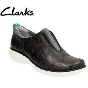 Clarks 其乐 Spirit UN高端系列 女士真皮休闲鞋 3色 新低$39.99