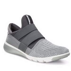 國內(nèi)￥1999,ECCO Sport Intrinsic 2  愛步 盈速2 女士休閑鞋 4折 $68