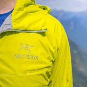 ARCTERYX 始祖鸟 ATOM SL 男士轻薄保暖连帽夹克 新低$103.05（$114.5额外9折）