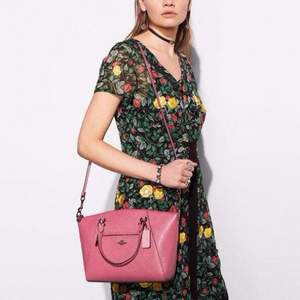 國內(nèi)￥3950，COACH 蔻馳 Primrose女士真皮單肩手提包 $164.99 