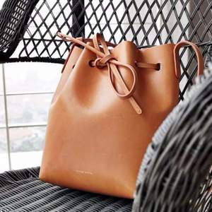 超级网红，意大利产 Mansur Gavriel 女士小号水桶包 $396