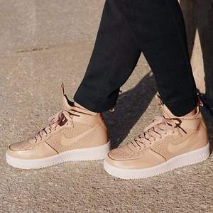 NIKE AIR FORCE 1 ULTRAFORCE  耐克 空军一号女士中帮板鞋 