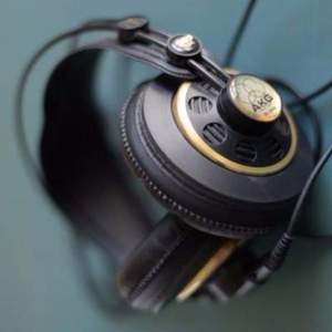 AKG 爱科技 K240S 专业监听耳机 