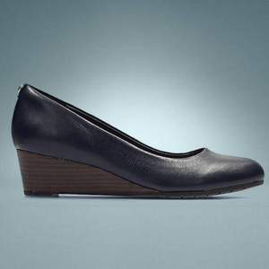 国内￥879，17年新款 Clarks 其乐 Vendra Bloom女士真皮坡跟单鞋 Prime会员免费直邮