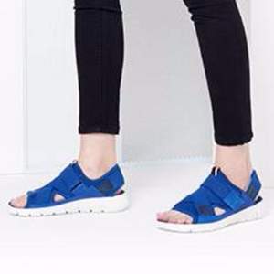 國內(nèi)折后￥1258，17年夏季新款 ECCO Sport Intrinsic 愛步 盈速 女士休閑涼鞋 4折$48