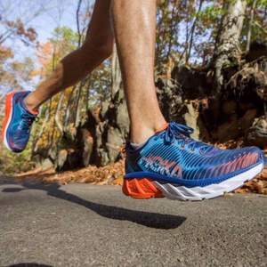 HOKA ONE ONE Arahi 情侣款 马拉松跑鞋 