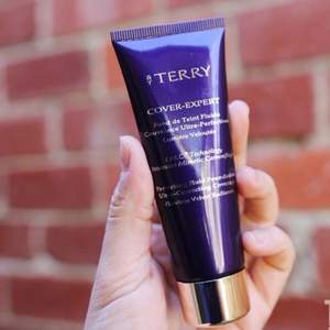 法国贵妇牌 By Terry 泰利 全线7折，天鹅绒光彩无暇防晒粉底液 SPF15 35ml £31.5 国内￥530 