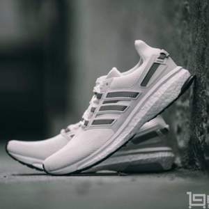 國(guó)內(nèi)￥1299，adidas 阿迪達(dá)斯 energy boost 3 男女款輕便減震跑鞋 兩色
