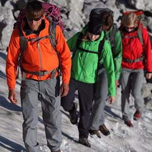 限XS/S碼，Marmot 土撥鼠 Palisades 女士Gore-Tex?防水沖鋒衣 3.1折 $98