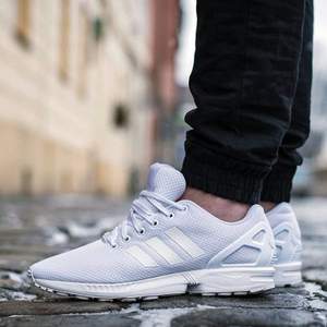ADIDAS 阿迪達(dá)斯 ZX FLUX 休閑運(yùn)動(dòng)慢跑鞋
