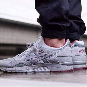  Asics 亚瑟士 Gel-Lyte V 中性复古跑鞋H69BK $43.99