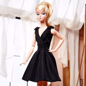 Barbie 芭比 珍藏款 小黑裙芭比 