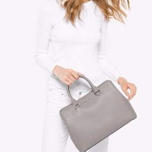 Michael Michael Kors 女士大號(hào)Savannah真皮單肩包 兩色