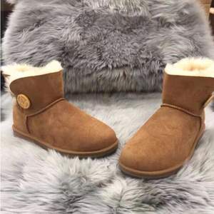 直降￥95，UGG Australian Shepherd 短筒單扣雪地靴