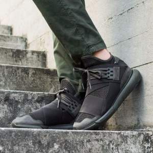 國(guó)內(nèi)￥3890， Y-3  QASA HIGH男士運(yùn)動(dòng)鞋 $218.4（$273 額外8折）