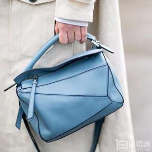 超火It Bag， Loewe 经典Puzzle中号手袋 蓝色 $1630 国内￥19500