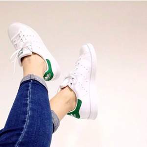 Adidas Originals 阿迪達斯 Stan Smith 大童款復(fù)古小白鞋 綠尾 $28