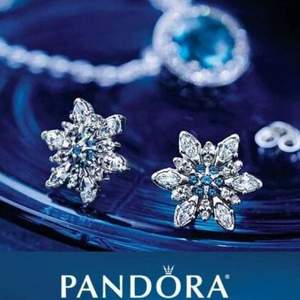 宝贝格子：PANDORA 潘多拉 晶莹雪花蓝色925银耳钉 290590NBLMX
