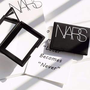 小豬姐姐推薦，NARS 納斯 裸光透明蜜粉餅 7ml 