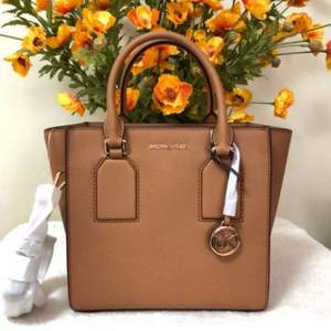 6PM：MICHAEL Michael Kors Selby 女士中号真皮手提包 $124.99