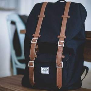 Herschel Supply Co. Retreat 中性 双肩背包 4色