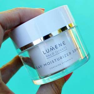 Lumene 優(yōu)姿婷 valo 蕓莓VC保濕SPF15防曬日霜 50ml  
