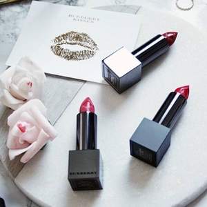 補(bǔ)貨，BURBERRY 巴寶莉 Kisses 晶潤(rùn)凝彩唇膏 15個(gè)色號(hào) ￡20