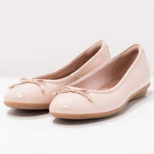 Clarks 其樂  Gracelin Blu 女士羊皮平底單鞋 26131515 2色