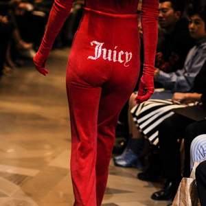 Juicy Couture美国官网，橘滋天鹅绒运动外套、裤子 额外6折