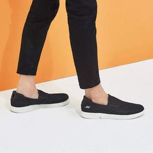 18年新款，Skechers 斯凱奇 ON-THE-GO GLIDE系列 男士輕質(zhì)鏤空一腳蹬休閑鞋 2色