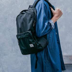 Herschel Supply Co. 经典款中性大号双肩背包