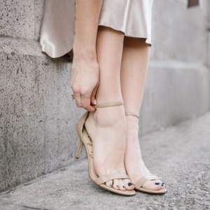 國內(nèi)￥1140，Sam Edelman 女士真皮一字帶涼鞋 