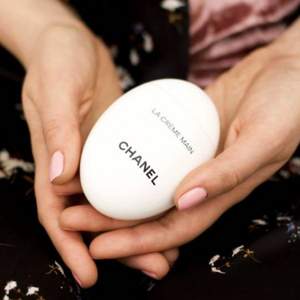 Chanel 香奈儿 LA CRÈME MAIN 鹅卵石护手霜50ml €46.4
