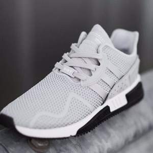 國(guó)內(nèi)￥1299，adidas Originals 阿迪達(dá)斯EQT Cushion ADV 男士運(yùn)動(dòng)鞋 限定色 ￡40