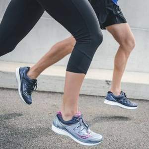 18新款，Saucony 圣康尼 TRIUMPH ISO 4 男女款缓震跑鞋  