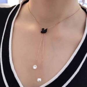 SWAROVSKI 施華洛世奇 5351806 黑天鵝可變?cè)煨蚘型項(xiàng)鏈