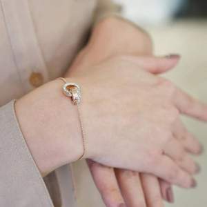 降￥90！2018新品，SWAROVSKI 施華洛世奇 HOLLOW 女士手鏈 