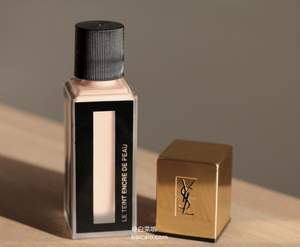 Yves Saint Laurent 圣罗兰 人气单品 控油羽毛墨水粉底液 色号全 £29.75（£35 额外85折）