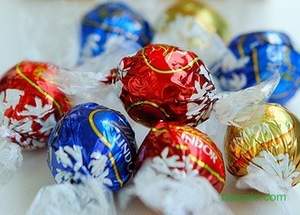 Amazon：Lindt 瑞士蓮 多口味軟心巧克力球精選裝144g*4袋 $10（$12-2） 到手￥130