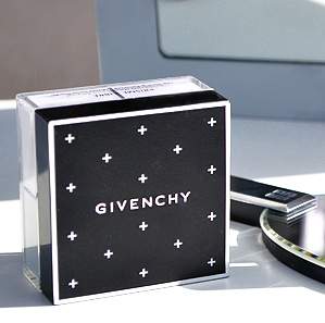 GIVENCHY 紀(jì)梵希 全線8折，17年夏季限量版 輕盈無痕四色散粉 ￡31.2