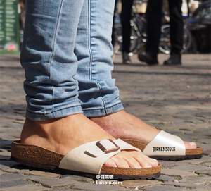 Birkenstock 勃肯 女士经典系列 凉拖鞋 ￥249.2包邮（￥356 下单7折）