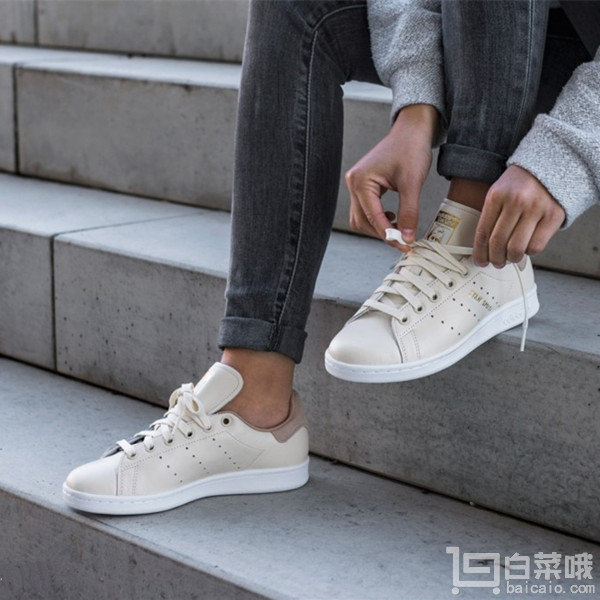 Adidas Originals 阿迪达斯 Stan Smith 奶白色翻绒尾 女士休闲鞋 到手￥400