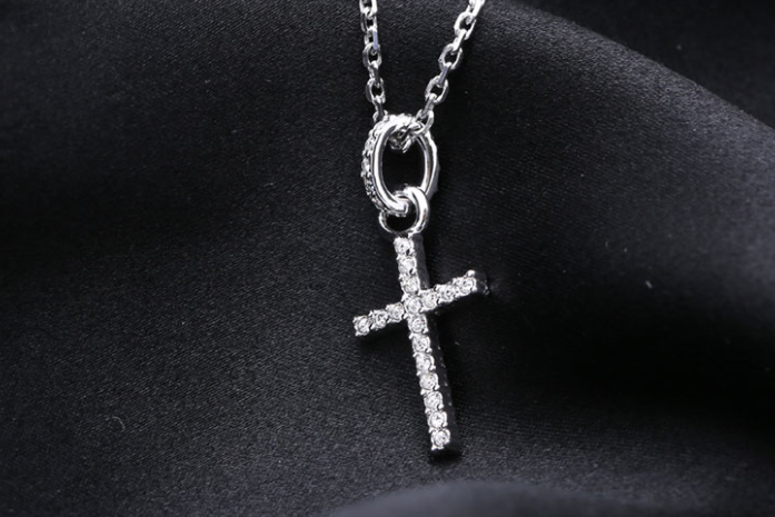 Swarovski 施华洛世奇 Cross Mini 女士十字架水晶项链 956722史低369元包邮包税（限Prime会员）