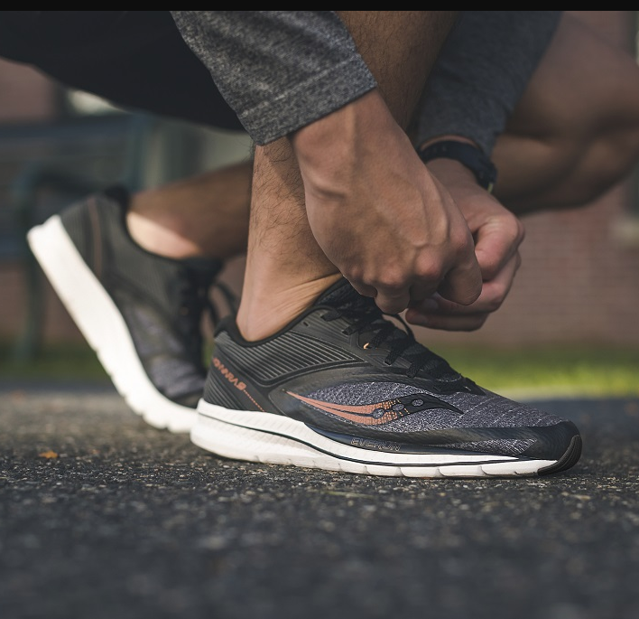Prime會員專享，18新款<span>白菜</span>Saucony 圣康尼 TEC 男女輕量跑步鞋 KINVARA 9 多色新低333.25元包郵（雙重優(yōu)惠）