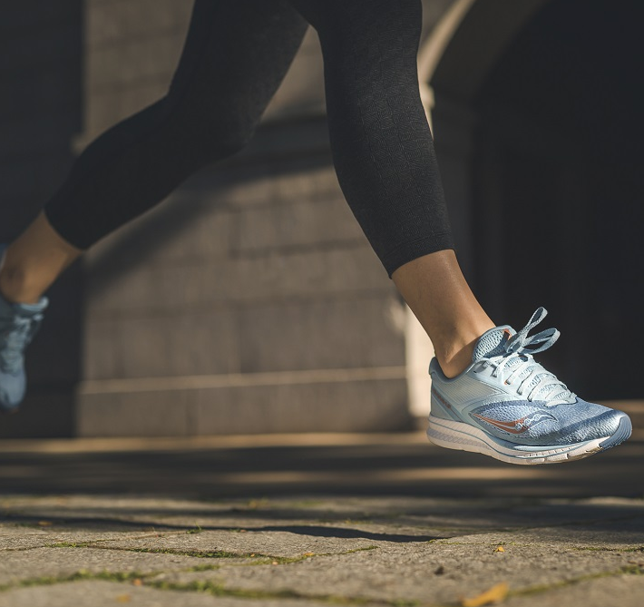 Prime會員專享，18新款<span>白菜</span>Saucony 圣康尼 TEC 男女輕量跑步鞋 KINVARA 9 多色新低333.25元包郵（雙重優(yōu)惠）