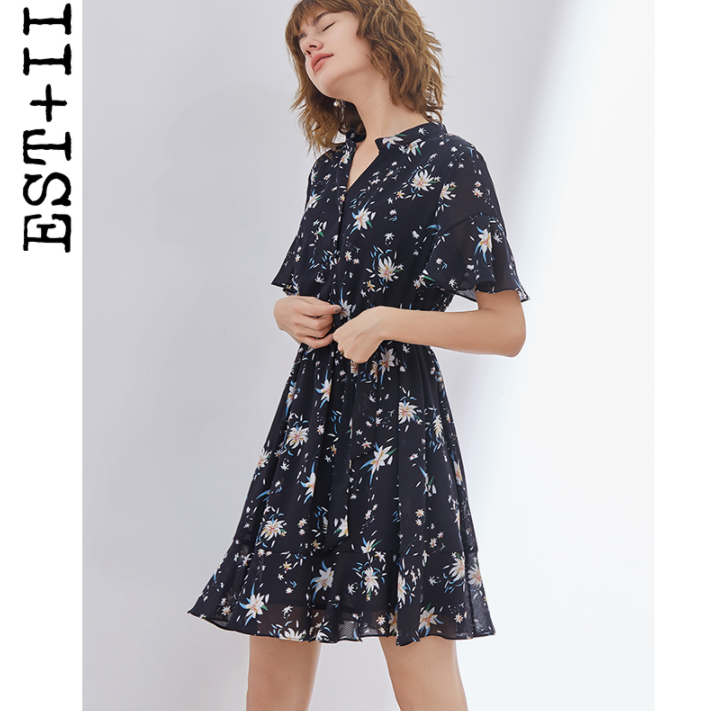 2018夏季新款，EST＋II 艺诗 女士V领荷叶袖修身连衣裙 2色￥239包邮（需领￥150优惠券）