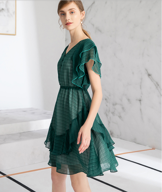2018夏季新款，德菲蒂奥 淑女气质纯色v领荷叶袖连衣裙￥239包邮（需用￥150优惠券）