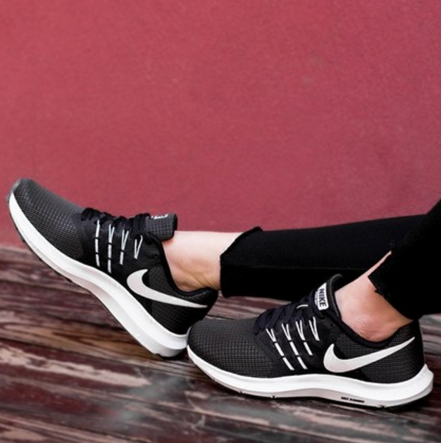 Nike 耐克 Run Swift 女子跑步鞋 黑色新低￥209包邮