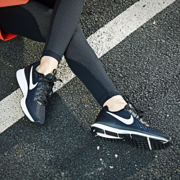 Nike 耐克 AIR ZOOM PEGASUS 女子跑步鞋 880560低至299.5元（天猫449元）